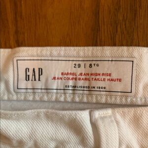 GAP Classic White Barrel Jeans Size 29